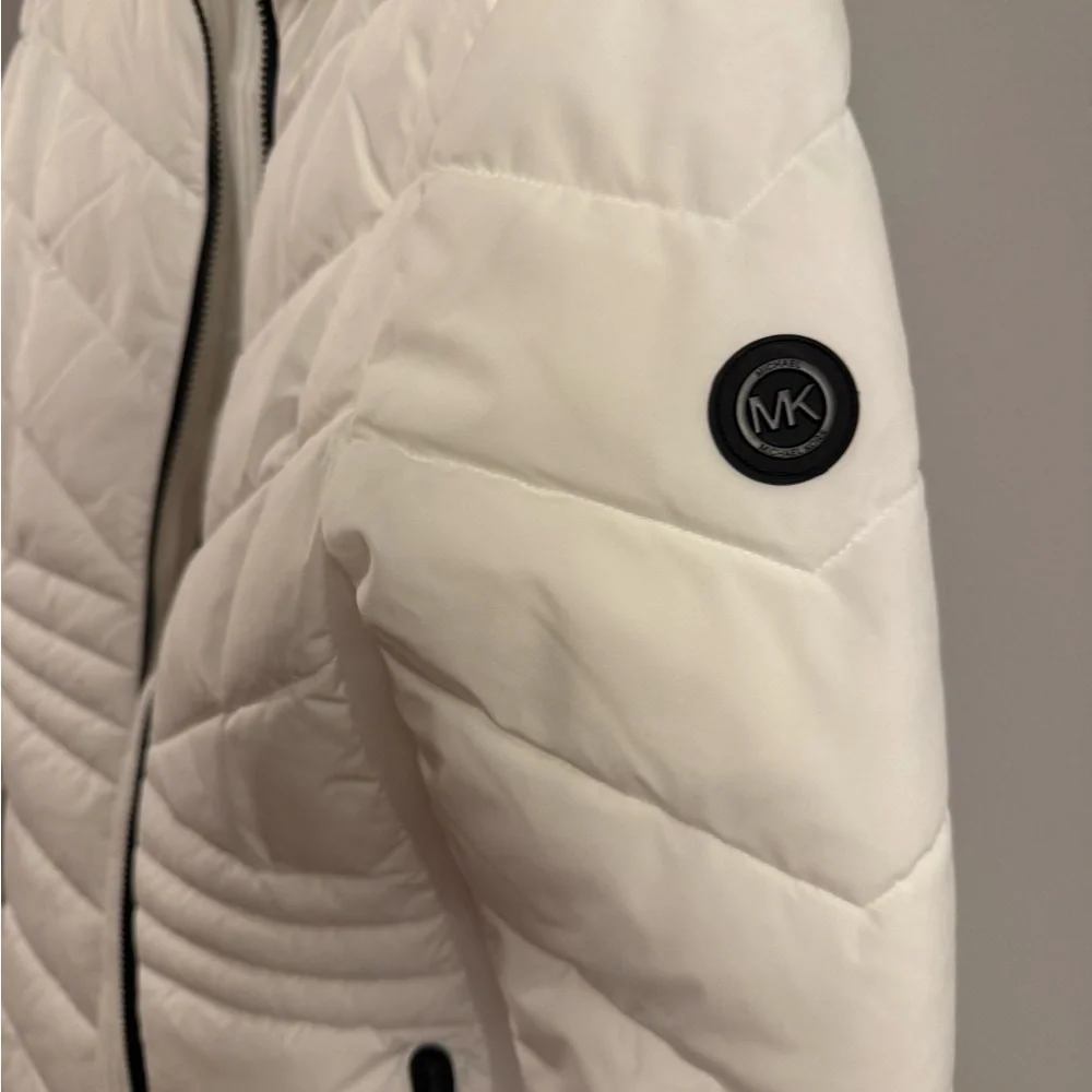 Michael Kors White Quilted Puffer Jacket – Size Small